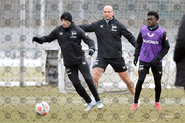 RGE_7646b | Hertha BSC, 2.Bundesliga, Herren, Training, Saison 2025/26, im Bild von li. Josip Brekalo( Hertha BSC ),  Toni Leistner ( Hertha BSC ), Boris Lum ( Hertha BSC ), Dienstag 03.02. 2026,    Fotograf:   Ralf Gebhardt - Realisiert mit Pictrs.com