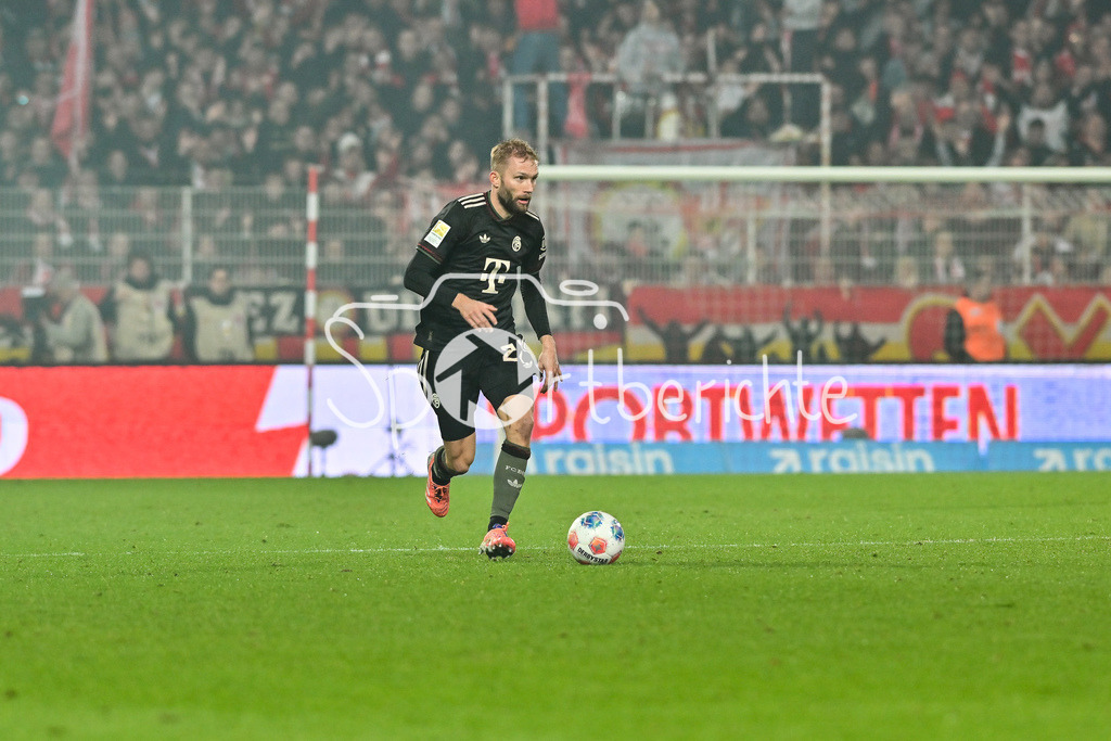 1. FC Union Berlin - FC Bayern München | Berlin, DEUTSCHLAND - 8. NOVEMBER: am Ball Konrad LAIMER (FC Bayern Munich 27) Einzelfoto / Freisteller während dem Bundesligamatch zwischen dem 1. FC Union Berlin und dem FC Bayern München am 10. Spieltag im Stadion an der alten Försterei am 8. November 2025 in Berlin, Germany / DFL REGULATIONS PROHIBIT ANY USE OF PHOTOGRAPHS AS IMAGE SEQUENCES AND/OR QUASI-VIDEO