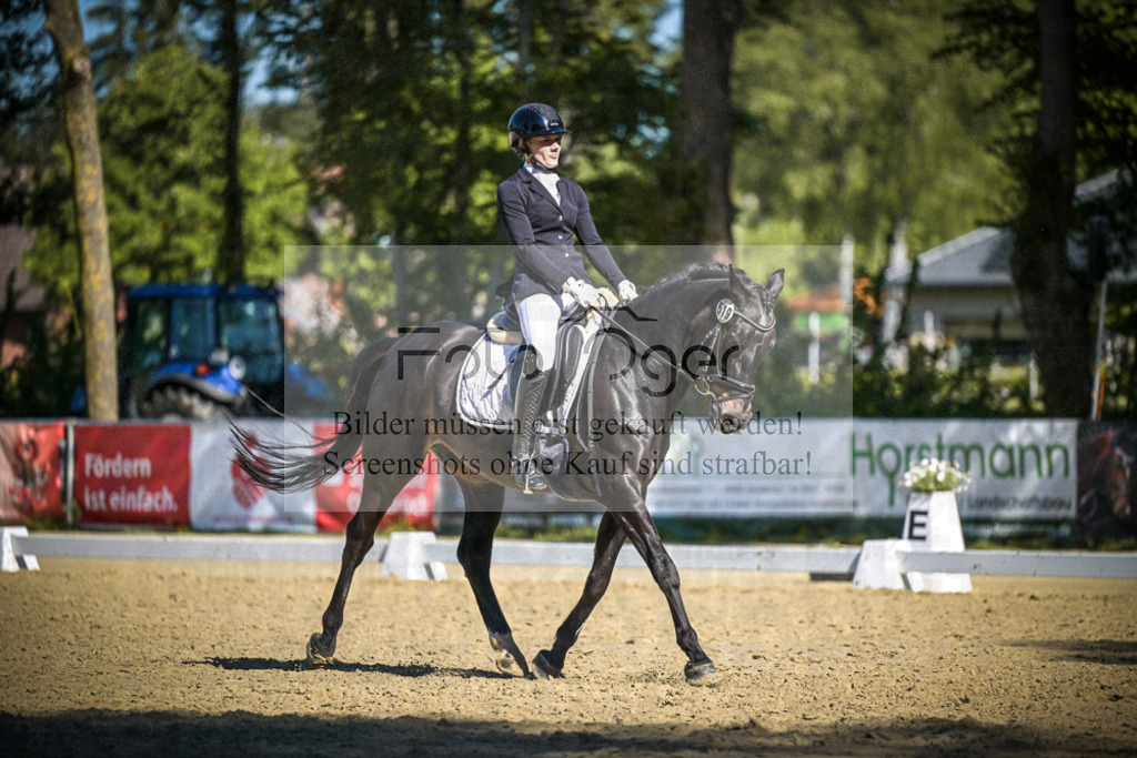 DOS_7336 | Entdecke hochwertige Reitturnierfotos von Foto Oger. Professionell, emotional und authentisch – jetzt Lieblingsmomente im Shop bestellen.Deutschlandweite Turnierfotografie. - Realisiert mit Pictrs.com