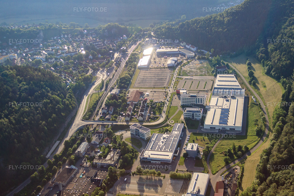 Luftbild: Industriegebiet Württemberger Straße mit centrotherm international AG in Blaubeuren im Bundesland Baden-Württemberg in Deutschland. – Foto: IMG_67133.jpg vom 08.06.2014 durch Werner Riehm/FLY-FOTO.de – Auflösung des Originals: 4752 x 3168 px – centrotherm