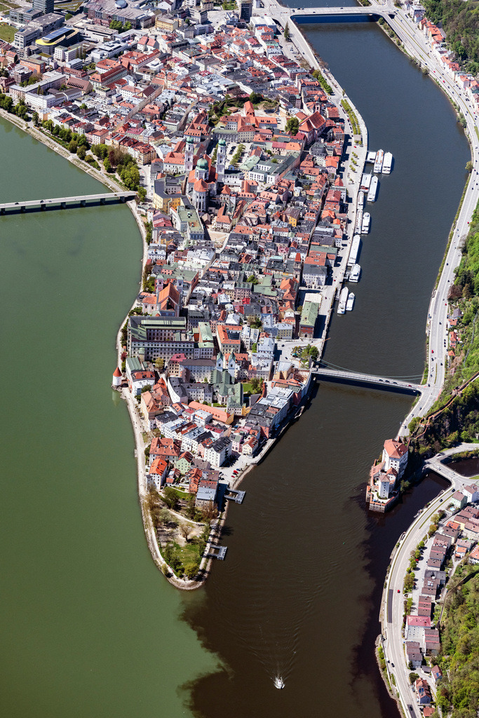 dr__0062428.jpg | PASSAU 09.05.2021 Altstadtbereich und Innenstadtzentrum der Drei-Flüsse-Stadt in Passau im Bundesland Bayern, Deutschland. // Old Town area and city center of Drei-Fluesse-Stadt in Passau in the state Bavaria, Germany. Foto: Daniel Reiter