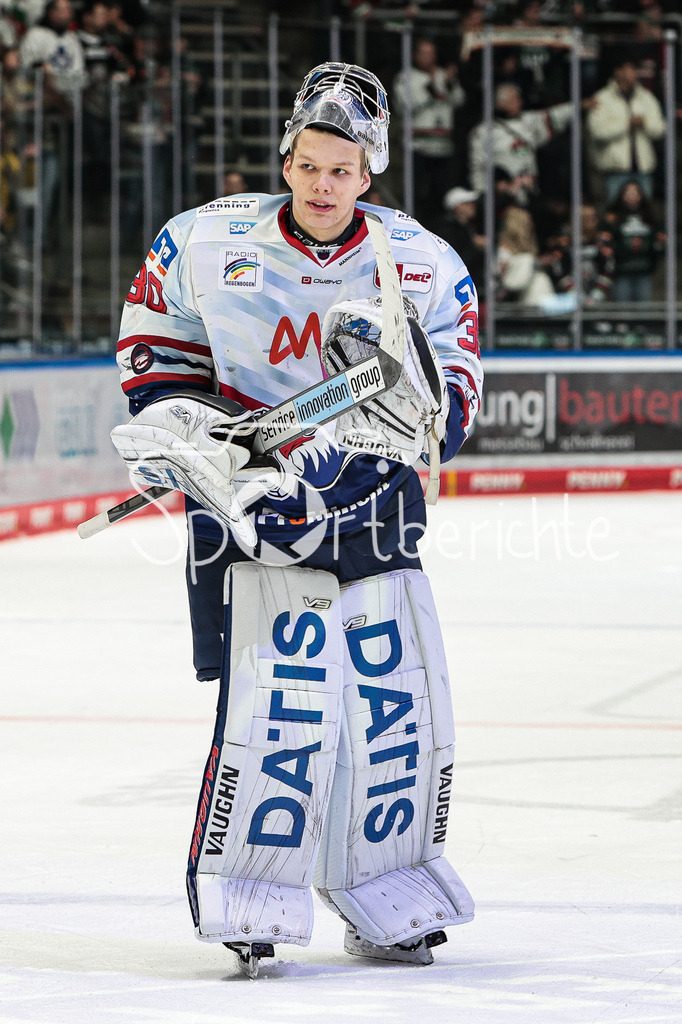Augsburger Panther - Adler Mannheim | Arno TIEFENSEE (MAN #30) bedankt sich bei den mitgereisten Fans