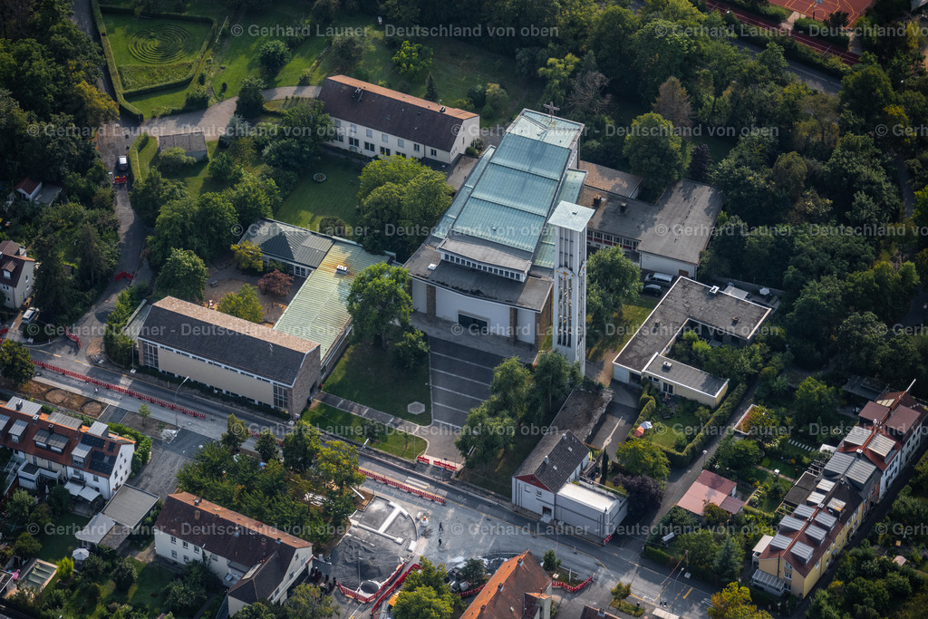4047955 | WüRZBURG 21.08.2021 Kirchengebäude "St. Alfons" an der Matthias-Ehrenfried-Straße im Ortsteil Frauenland in Würzburg im Bundesland Bayern, Deutschland. Weiterführende Informationen bei: Pfarreiengemeinschaft Würzburg Ost. // Church building "St. Alfons" on Matthias-Ehrenfried-Strasse in the district Frauenland in Wuerzburg in the state Bavaria, Germany. Further information at: Pfarreiengemeinschaft Wuerzburg Ost. Foto: Gerhard Launer