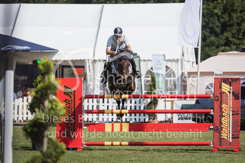 240720_LC_M2-Spr-419 | Deine schönsten Turniermomente als professionelle Fotos! Entdecke hochwertige Pferdesport-Fotografie im Online-Shop. Jetzt Fotos finden & bestellen!