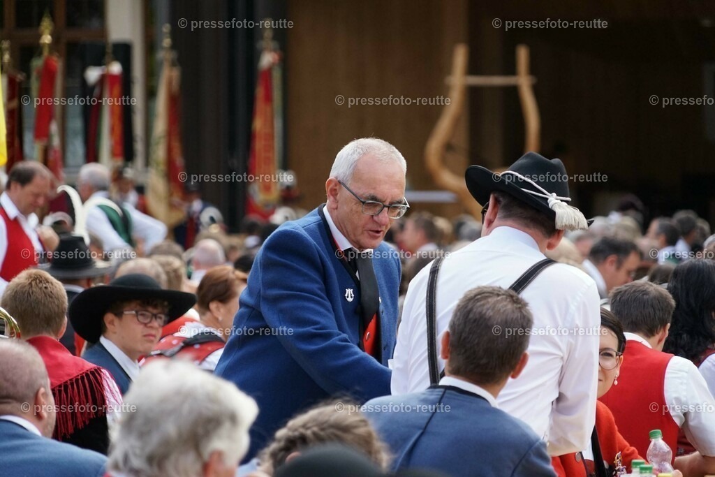 news-2023-Juni16-Bundesmusikfest-FELDMESSE-DSC06312 | Info aus dem Bezirk Reutte/Ausserfern Tirol sowie eine umfangreiche Bilddatenbank über die gesamte Region: Lechtal, Talkessel Reutte, Tannheimertal, Zwischentoren. Lech, Plansee, Zugspitze, Grenztunnel, B179, Fernpassstraße, Verkehr, Lawinen, Tradition, - Realisiert mit Pictrs.com