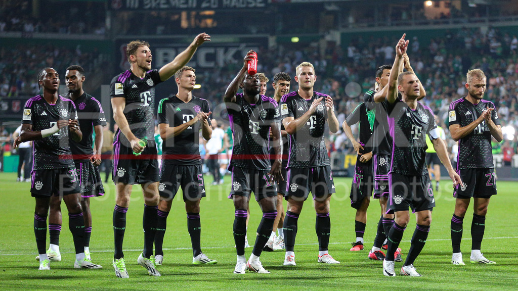 Fussball, Bundesliga, SV Werder Bremen - FC Bayern München | v.li.: Spieler des FC Bayern München mit Jubel über den Sieg, Freude über das gewonnene Spiel, bedanken sich bei den Fans, Zuschauern für die Unterstützung, DIE DFL-RICHTLINIEN UNTERSAGEN JEGLICHE NUTZUNG VON FOTOS ALS SEQUENZBILDER UND/ODER VIDEOÄHNLICHE FOTOSTRECKEN. DFL REGULATIONS PROHIBIT ANY USE OF PHOTOGRAPHS AS IMAGE SEQUENCES AND/OR QUASI-VIDEO.