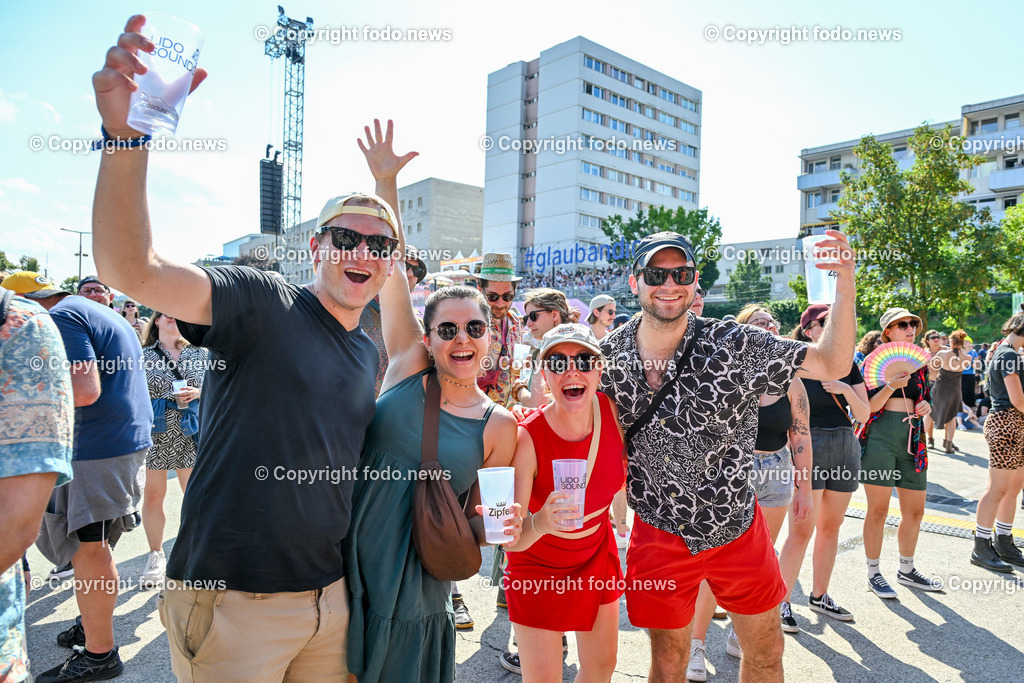 Lido Sounds Festival Linz 2024_ 28.06.2024-40 | 28.06.2024, Linz, AUT, Lido Sounds Festival Linz 2024, im Bild Besucher, Menschen, Musik, Festival