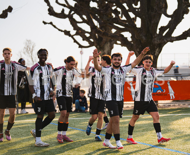 juv_lut_fmachado-0250 | Images from the Juniors B match between Juventus Academy and FC Lutry, played on 18 March 2026 in Lutry, Switzerland, featuring players, coaching staff and match action throughout the game.