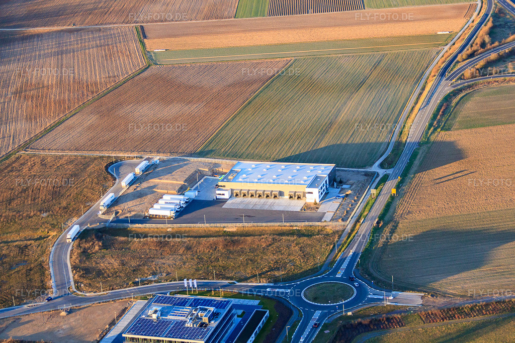 Luftbild: TRANSAC Intern. Speditionsgesellschaft mbH im Gewerbegebiet Im Speyerer Tal in Rülzheim im Bundesland Rheinland-Pfalz in Deutschland. – Foto: IMG_62274.jpg vom 23.02.2014 durch Werner Riehm/FLY-FOTO.de – Auflösung des Originals: 4752 x 3168 px – TRANSAC Logistics GmbH