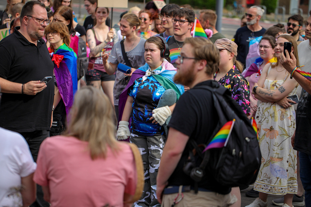CSD_Moers_190725_102 | Bildergalerie von Sport-Ereignissen aber auch von weiteren spannenden Dingen - nicht nur vom Niederrhein. In Anlehnung an den bekannten Spruch von Hanns Dieter Hüsch heißt das Motto: "Niederrhein ist überall".  - Realisiert mit Pictrs.com
