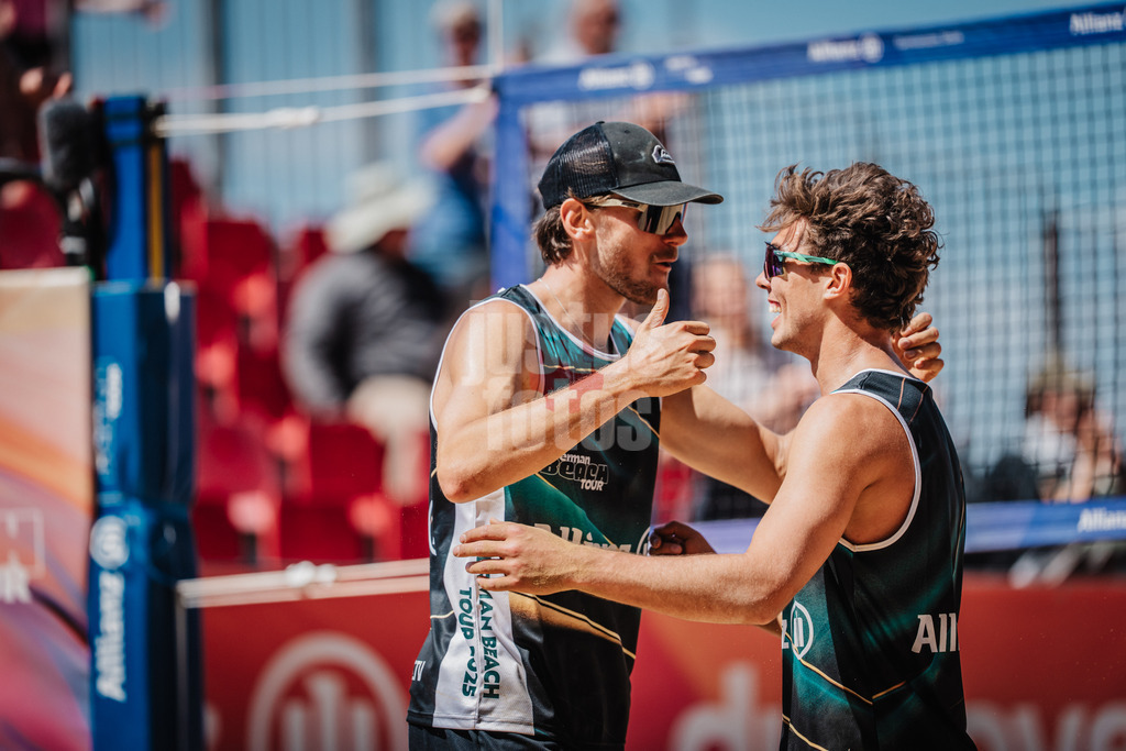 Beachvolleyball | Männer | Allianz German Beach Tour 2025 | Tourstop Düsseldorf | 09.05.2025 | v.l. Freude bei Paul Henning und Lui Wüst