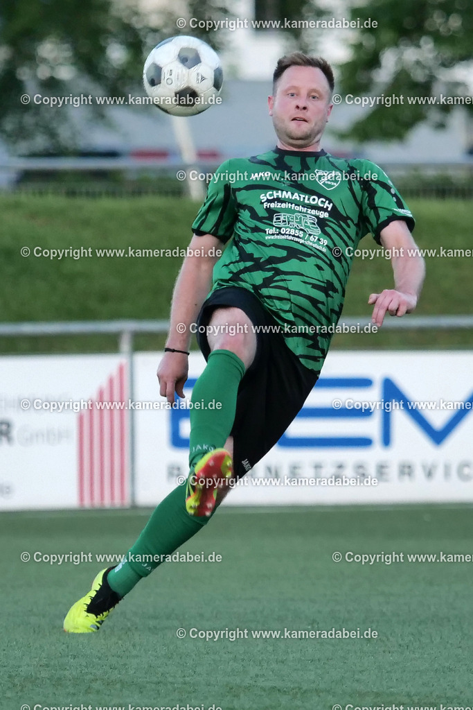 Fußball Kreispokal 25/26 Ü 32 : Spiel um Platz 3 : SV 08/29 Friedrichsfeld - SV Ringenberg AH  2 : 1 | Fußball Kreispokal 25/26 Ü 32 : Spiel um Platz 3 : SV 08/29 Friedrichsfeld - SV Ringenberg AH  2 : 1Spielort : Voerde Friedrichsfeld - Realisiert mit Pictrs.com