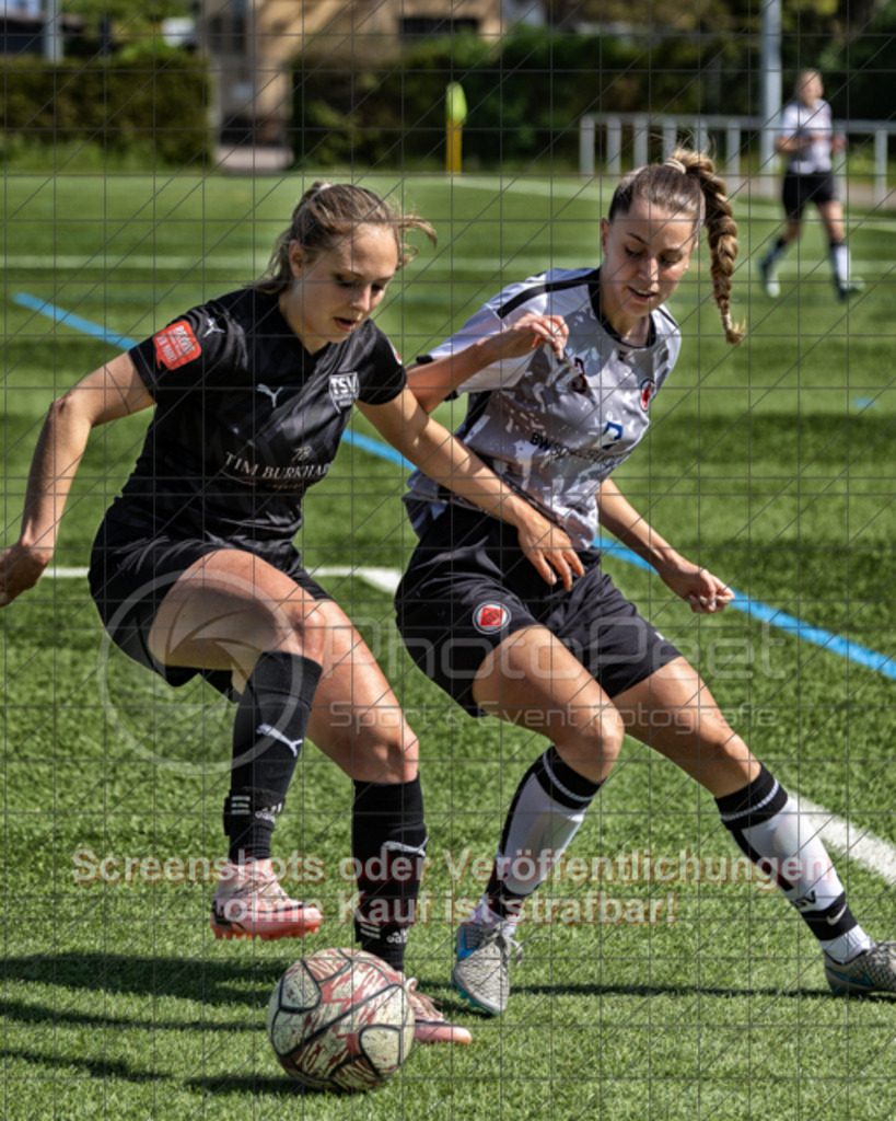 20250427_111652_0159-Bearbeitet | Aylin Wolff (Göppinger SV #03)1.Göppinger SV (weiß) vs. TSV Ruppertshofen (schwarz), Fußball, Frauen-Regionenliga 3 - Bezirk WfV, 21. Spieltag, Saison 2024/2025, Kunstrasenplatz Nord, Hohenstaufenstr. 116, 73033 Göppingen, 27.04.2025 - 11:00 Uhr,Foto: PhotoPeet-Sportfotografie/Peter Harich