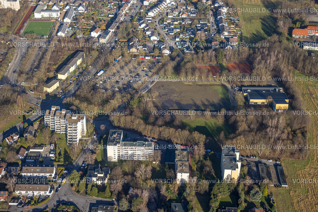 Unna240100494 | Luftbild, Hochhäuser Wohngebiet Bergenkamp, Baustelle Abriss und Rückbau der Eishalle neben der Schwimmsporthalle, Tennisanlage TC Grün-Weiß-Rot Unna, Königsborn, Unna, Ruhrgebiet, Nordrhein-Westfalen, Deutschland