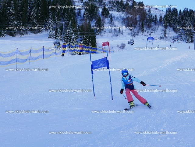 Emilia (3) | Photos von der Skischule Warth - Realisiert mit Pictrs.com