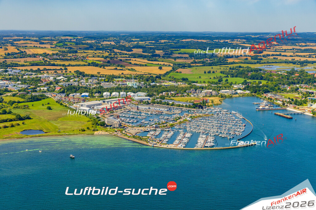 Schöne Luftaufnahme als Geschenk in Hafen Neustadt in Holstein - Die Luftbildaufnahme wurde 2025 vom UL-Flugzeug heraus erstellt ( keine Drohne ) - Hochauflösende Luftaufnahme -Nicht vergleichbar mit Google Maps oder Satelittenbilder- Die Geschenkidee !Mit Lizenz und Bildrechte bestellbar