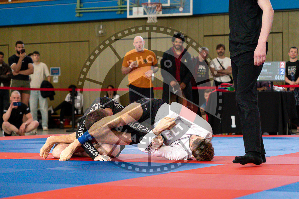 20250510PBB3306 | Athletes compete during the JJLG Berlin Open Jiu-Jitsu Championship on May 10, 2025 in Berlin, Germany. © Chiara Dazi / photoblackbelt