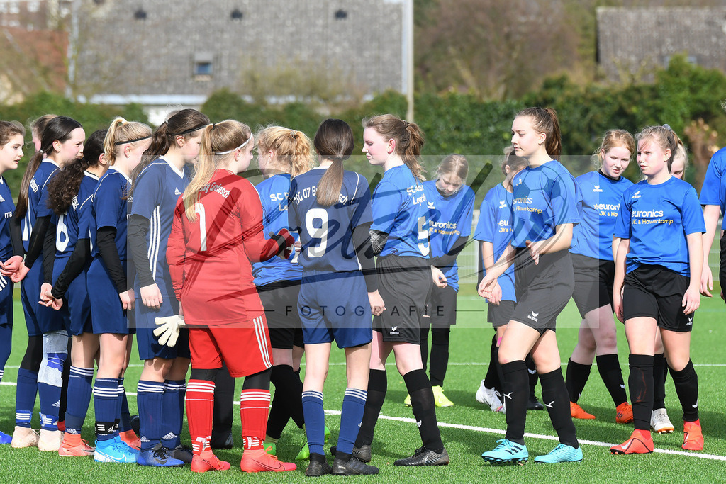 LENGRE20200229_0121 | Fussball, C-Juniorinnen:   bei dem Testspiel zwischen SC Preussen Lengerich und TSG 07 Burg Gretesch im Windmoeller &amp; Hoelscher Stadion am 29.02.2020 in Lengerich, Deutschland. - Realisiert mit Pictrs.com
