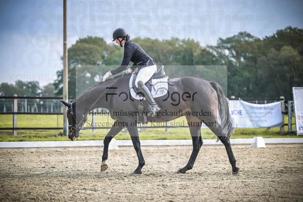 DOS_B274 | Entdecke hochwertige Reitturnierfotos von Foto Oger. Professionell, emotional und authentisch – jetzt Lieblingsmomente im Shop bestellen.Deutschlandweite Turnierfotografie. - Realisiert mit Pictrs.com