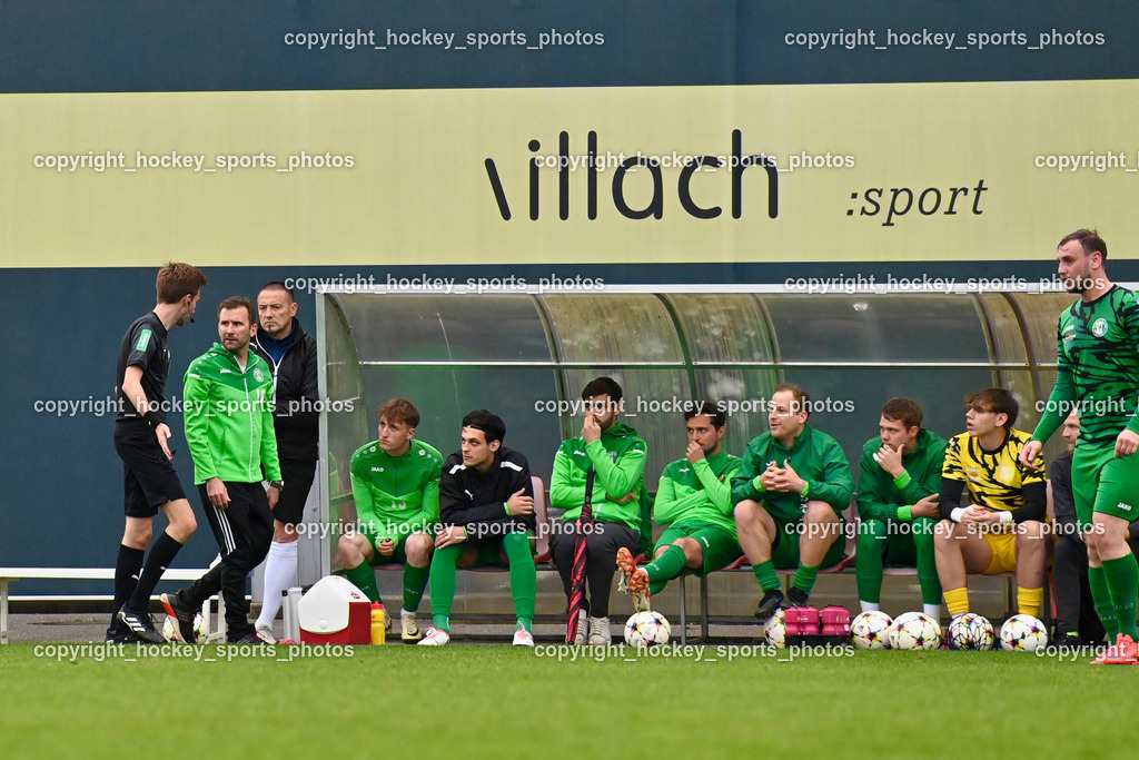 SC Landskron vs. SV Spittal | Jakob Bögner Referee, Spielerbank SC Landskron, Headcoach SC Landskron Stefan Stresch, SC Landskron vs. SV Spittal, SC Landskron vs. SV Spittal am 08.05.2024 in Villach (Sportplatz Landskron), Austria, (Photo by Bernd Stefan)