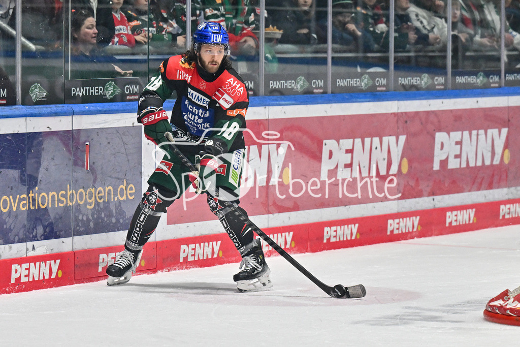 Augsburger Panther - Adler Mannheim | am PUck Anthony LOUIS (Augsburger Panther #18) / Freisteller / Einzelfoto / DEL: Augsburger Panther - Adler Mannheim, Curt Frenzel Stadion am 16.02.2025