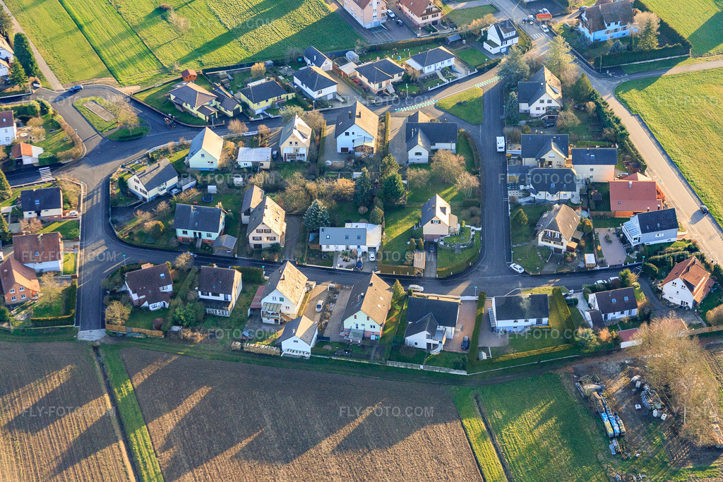 Aerial view: Rue des Prés in Niederlauterbach in the state Bas-Rhin, France.Photo: IMG_085984.jpg taken on 02/06/2016 by Werner Riehm/FLY-FOTO.comResolution of the original: 5472 x 3648 px