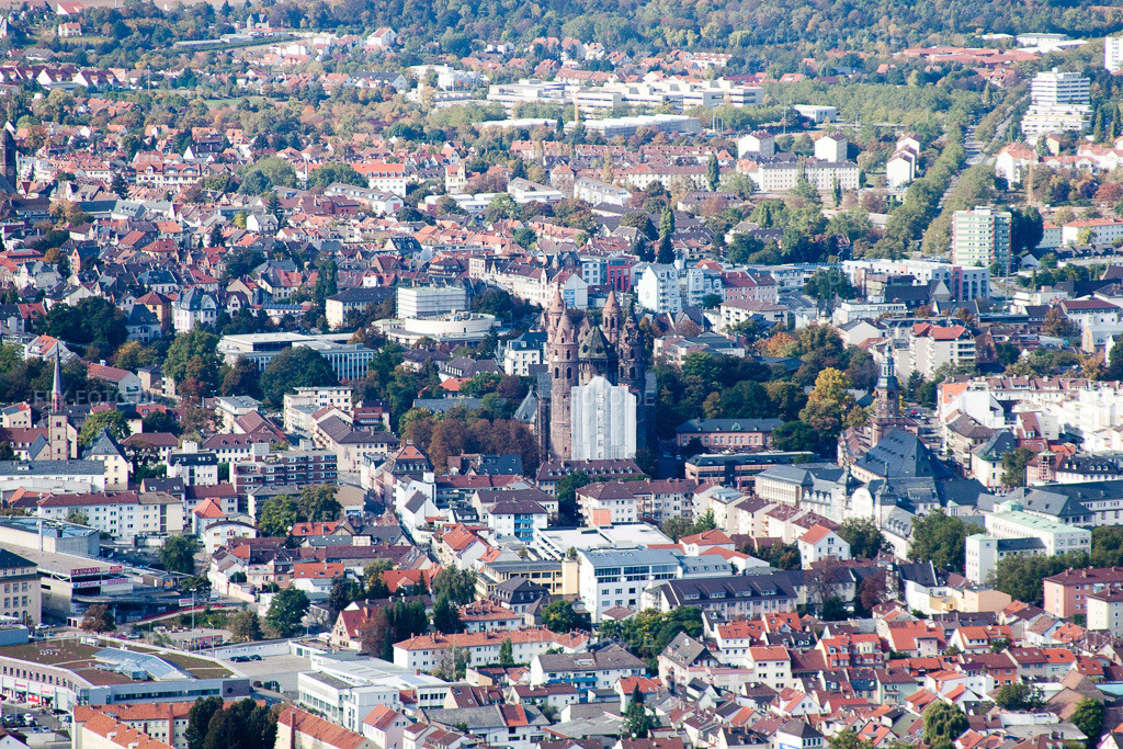 Luftbild: Kaiserdom in Worms im Bundesland Rheinland-Pfalz in Deutschland. Foto: IMG_21740.jpg vom 09.10.2009 durch Werner Riehm/FLY-FOTO.de