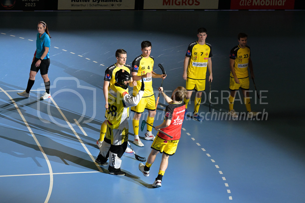 HC Rychenberg vs UHC Uster - 14. October 2022 | HC Rychenberg vs UHC Uster
AXA Arena, Winterthur
Starting Six mit Luca Locher (#38 HC Rychenberg), Niklas Rutz (#21 HC Rychenberg), Nils Conrad (#4 HC Rychenberg), Noah Püntener (#19 HC Rychenberg), Levin Conrad (#7 HC Rychenberg) und Tobias Studer (#23 HC Rychenberg).
Bild: Sportfotografie Markus Aeschimann | www.markus-aeschimann.ch - Realisiert mit Pictrs.com