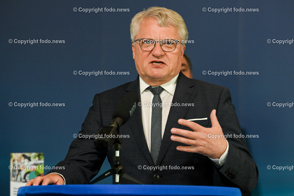Pressekonferenz LINZ AG - tim Linz - Eine Erfolgsgeschichte_ 05.06.2023-18 | 05.06.2023, Linz AG, AUT, Pressekonferenz LINZ AG - tim Linz - Eine Erfolgsgeschichte, im Bild Klaus Luger (SP, Bgm. der Stadt Linz)
