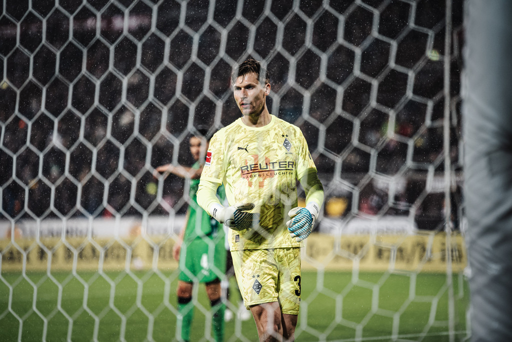 Fußball | Männer | Saison 2025/2026  | Fußball-Bundesliga | 09. Spieltag | FC St. Pauli vs. Borussia Mönchengladbach | 01.11.2025 | Moritz Nicolas (#33, Borussia Mönchengladbach)