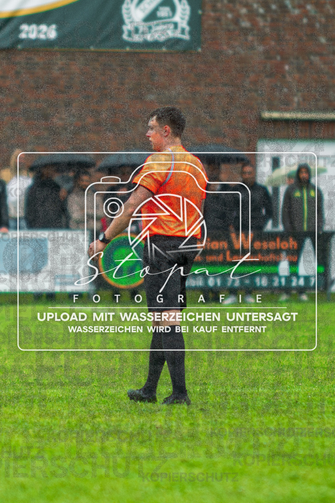 Final Kreispokal HK - Germania Walsrode vs. TSV Wietzendorf | Michael Böttrich (Schiedsrichter); Finale Kreispokal HK - Germania Walsrode vs. TSV Wietzendorf am 07.06.2026 in Sportplatz Alter Schulweg, Schülern - Realisiert mit Pictrs.com