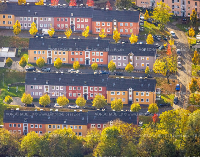 Wetter221017164 | Luftbild, Reihenhäuser Breslauer Straße, bunte Herbstbäume, farbige Hausfassaden, Formen und Farben, Volmarstein, Wetter, Ruhrgebiet, Nordrhein-Westfalen, Deutschland