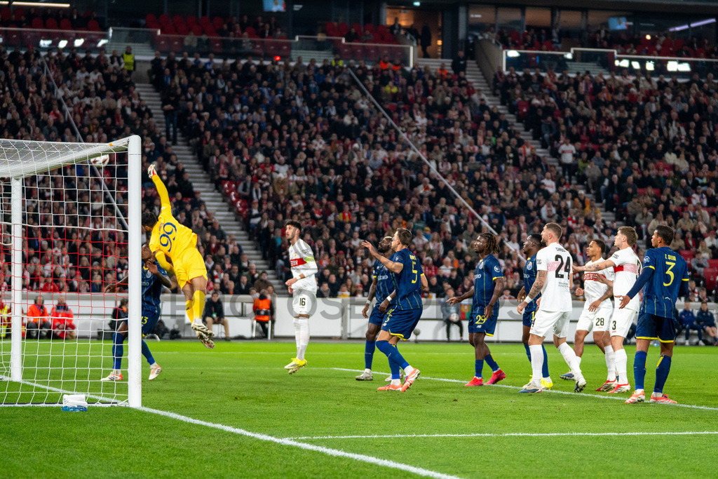 VfB Stuttgart vs. FC Porto, Fussball, Europa League, Achtelfinale, Hinspiel, 12.03.2026 | Großchance durch Bilal El Khannouss (VfB Stuttgart, #11),VfB Stuttgart vs. FC Porto, Fussball, Europa League, Achtelfinale, Hinspiel, 12.03.2026Foto: photosbyphips/Philip Ziegler