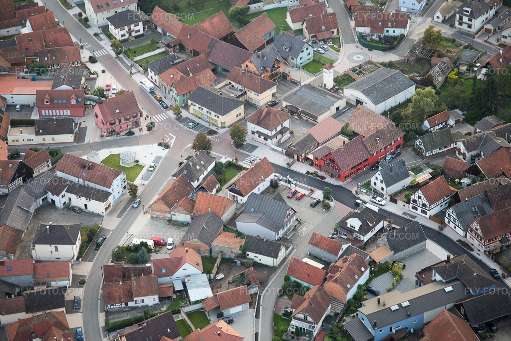 Aerial view: View of the town in Beinheim in the state Bas-Rhin, France.Photo: IMG_074468.jpg taken on 10/04/2014 by Werner Riehm/FLY-FOTO.comResolution of the original: 5472 x 3648 px