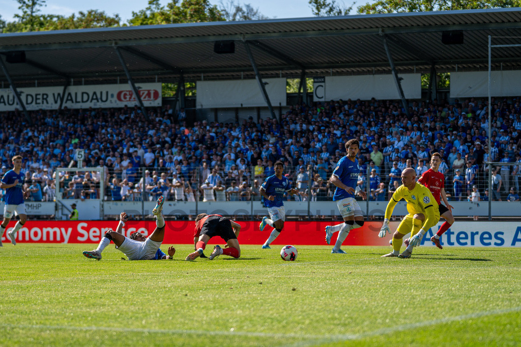 Stuttgarter Kickers vs. SG Sonnenhof Großaspach, Fussball, WFV-Pokal, Finale, 23.05.2026 | Elias Rahn (SG Sonnenhof Großaspach, #08) holt Elfmeter raus,Stuttgarter Kickers vs. SG Sonnenhof Großaspach, Fussball, WFV-Pokal, Finale, 23.05.2026