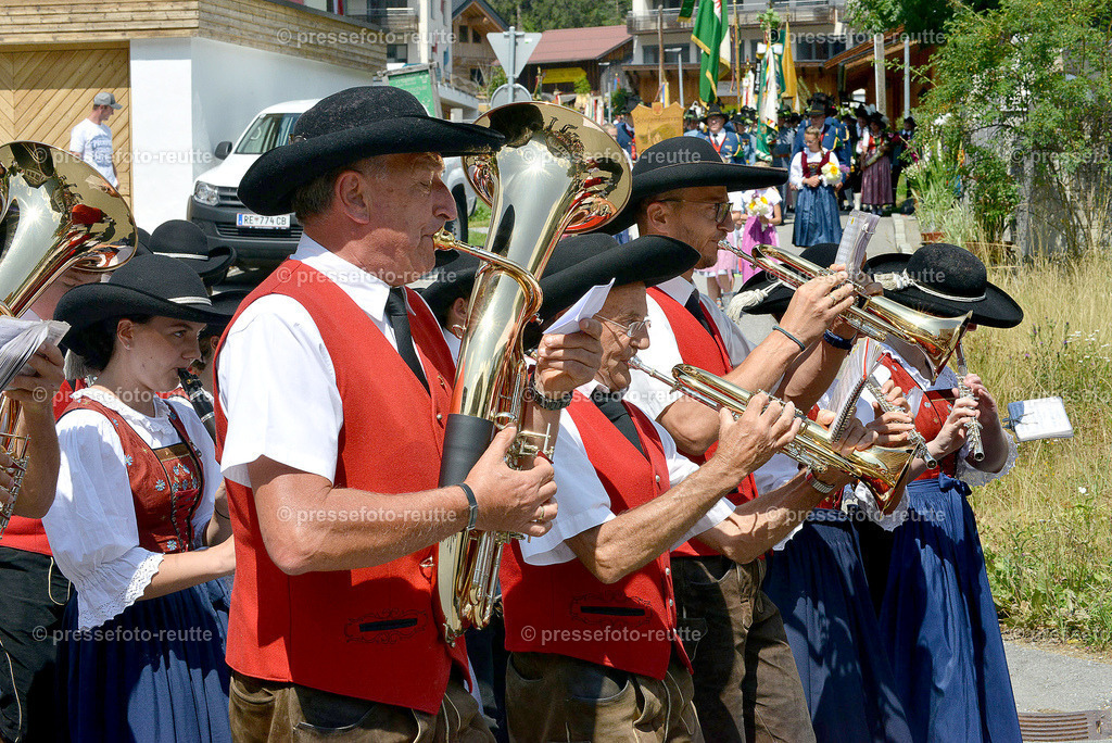 BMK-ELBIGENALP-news-2022-Juli24-Bezirksschuetzenfest-Elbigenalp-D8-WTV_3700 | Info aus dem Bezirk Reutte/Ausserfern Tirol sowie eine umfangreiche Bilddatenbank über die gesamte Region: Lechtal, Talkessel Reutte, Tannheimertal, Zwischentoren. Lech, Plansee, Zugspitze, Grenztunnel, B179, Fernpassstraße, Verkehr, Lawinen, Tradition, - Realisiert mit Pictrs.com