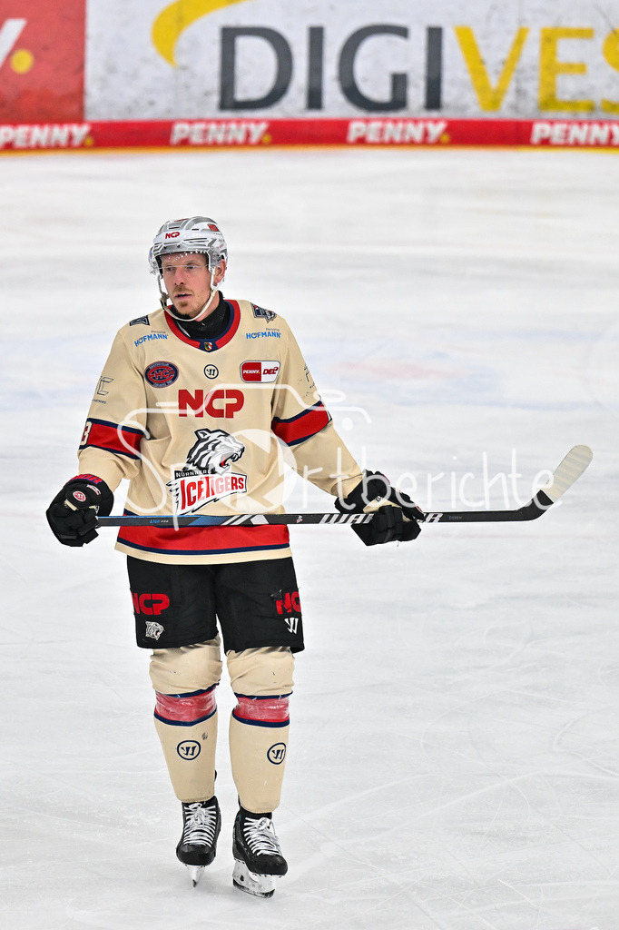 ERC Ingolstadt - Nuernberg Ice Tigers | im Bild ein enttaeuschter Ryan STOA (Nuernberg Ice Tigers 13) / Einzelfoto / Freisteller / DEL: ERC Ingolstadt - Nuernberg Ice Tigers, Saturn Arena am 21.03.2025