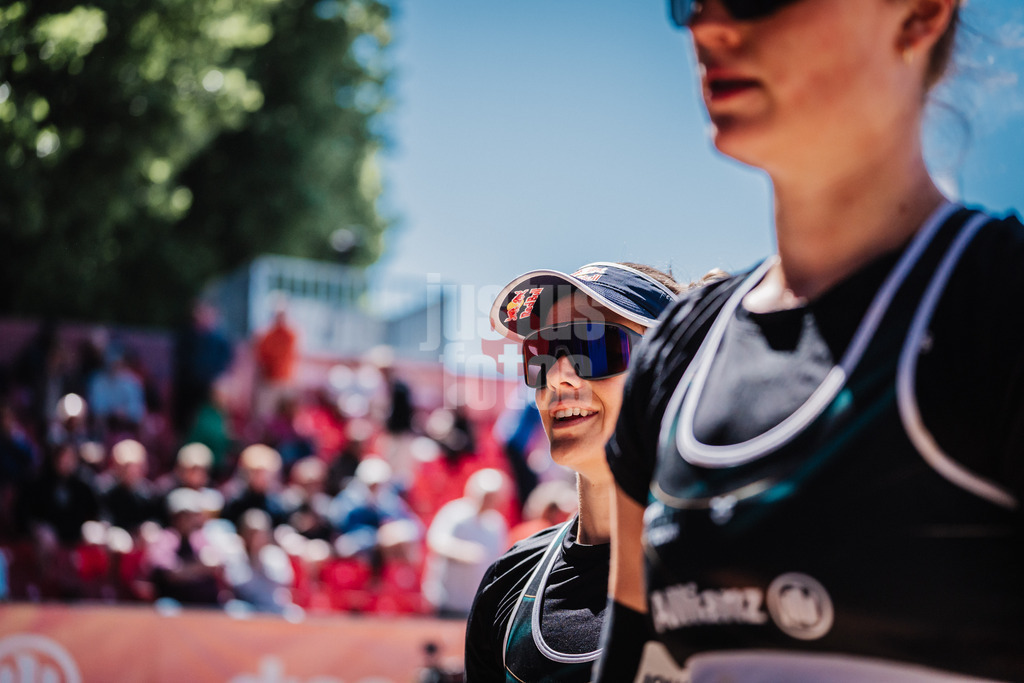 Beachvolleyball | Frauen | Allianz German Beach Tour 2025 | Tourstop Düsseldorf | 16.05.2025 | Cinja Tillmann auf dem Weg zur Bank