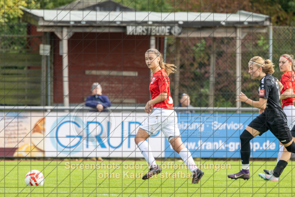 20250928_132138_0198 | #,1.FC Donzdorf (schwarz) vs. TV Derendingen (rot), Fussball, Frauen-Verbandsliga Württemberg, 03. Spieltag, Saison 2025/2026, Rasenplatz Lautertal Stadion, Süßener Straße 16, 73072 Donzdorf, 28.09.2025 - 13:00 Uhr,Foto: PhotoPeet-Sportfotografie/Peter Harich