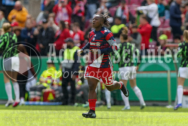 14.05.2026, GER, Fussball, Frauen, DFB-Pokal, Finale, Saison 2025/2026, VfL Wolfsburg - FC Bayern München | Bernadette Amani (Bayern) schaut