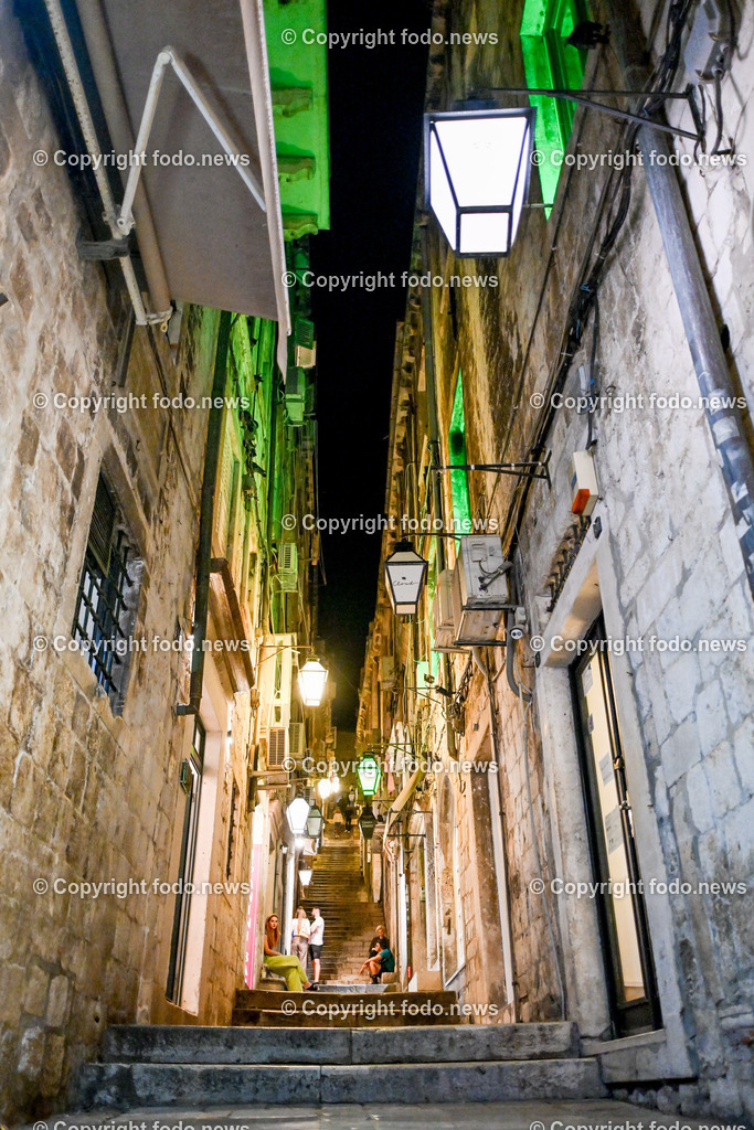 Kroatien_ Dubrovnik_ 10.10.2023-25 | 10.10.2023, Kroatien, HRV, Dubrovnik im Bild Dubrovnik bei Nacht, Gastronomie Tourismus, Sehenswuerdigkeiten



eine Stadt im suedlichen Kroatien an der Adriakueste in der Gespannschaft Dubrovnik-Nereveta. Die Altstadt wurde im Jahr 1979 von der UNESCO in die Liste des Weltkulturerbes aufgenommen.