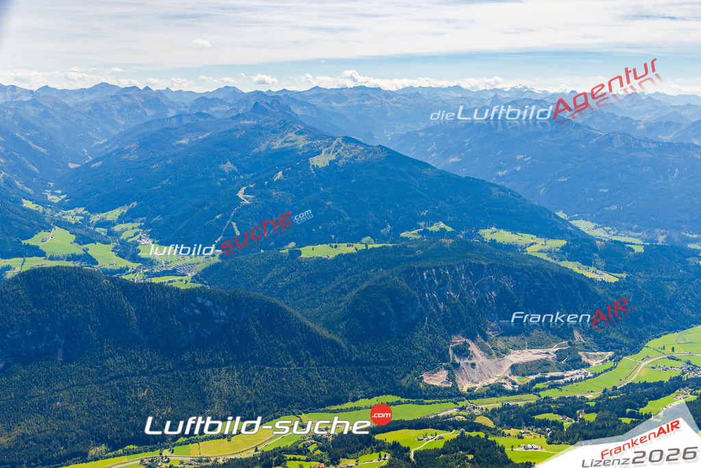 Luftaufnahme der Stadt Radstadt - Die Luftaufnahme wurde 2025 vom UL-Flugzeug heraus erstellt ( keine Drohne ) - Hochauflösende Luftaufnahme - für professionelle Ausdrucke geeignet. Die Geschenkidee !Mit Lizenz und Bildrechte bestellbar