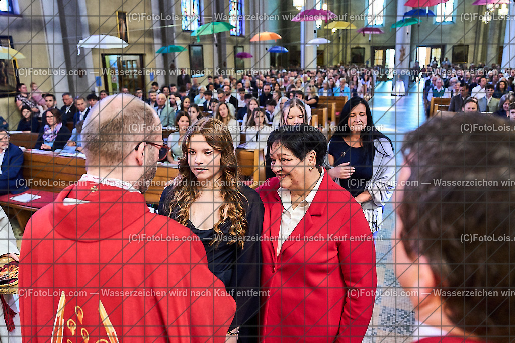 ALP0850_PfarrFirmung Wieselburg_Firmvorgang | (C)FotoLois.com, Alois Spandl, Firmung in der Pfarrkirche Wieselburg mit Generalvikar Dr. Christoph Weiss, Dechant Pfarrer Daniel Kostrzycki und Monignore Franz Dammerer, Sa 15. Juni 2024.