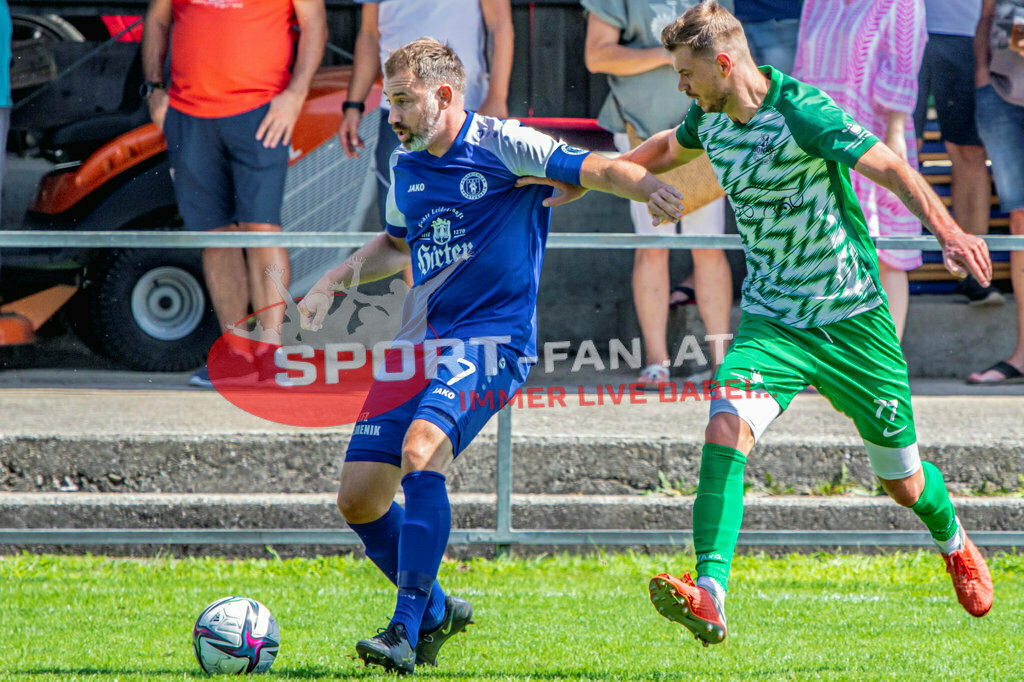 ASV Klagenfurt - Donau Klagenfurt | Patrick Schweizer (ASV Klagenfurt #7) Ozbej Kuhar (SV Donau Klagenfurt #77) ; ASV Klagenfurt - Donau Klagenfurt am 31.07.2022 in Klagenfurt
(ASV Platz Annabichl), AUSTRIA, (Photo by Ernst Krawagner sport-fan.at) - Realisiert mit Pictrs.com