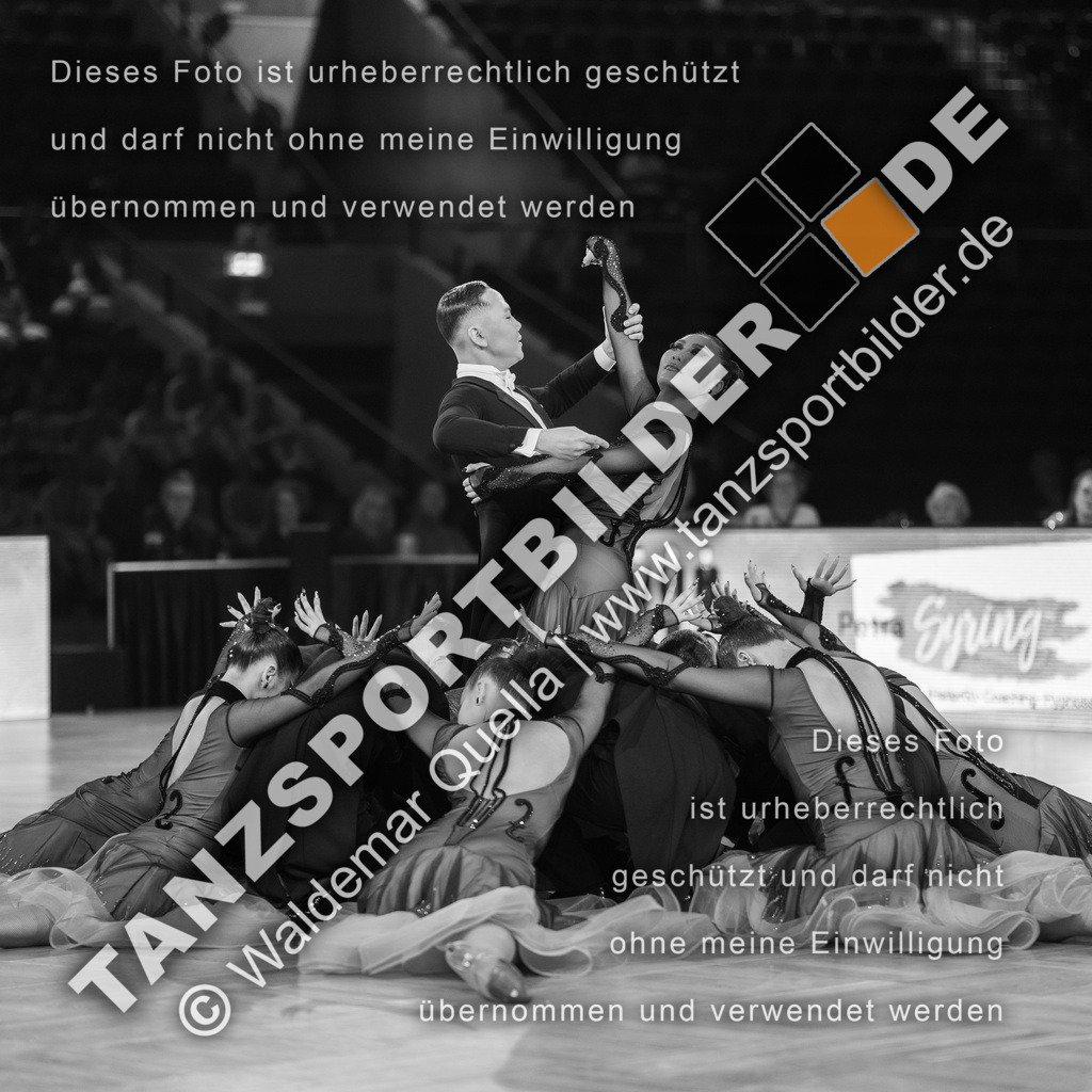 20251206-02557 | Hier finden Sie Tanz Bilder vom Latein und Standard Formationen tanzen. Sportbilder vom Tanzsport. Schöne Fotos und von Weltmeisterschaft, Europameisterschaft, Bundesliga, Regionalliga, Oberliga und Landesliga sowie von GOC Stuttgart, DanceComp, WM Bremen
