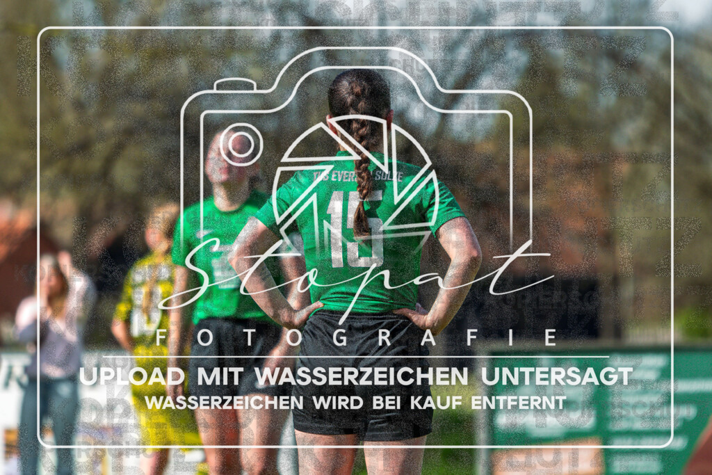 SGFTUS-1038 | Janine Bremer (TuS Eversen-Sulze #15) beim Damen Kreisliga HK/CE Spiel zwischen SG Fulde und TuS Eversen-Sulze im Fulder Zentralstadion, Fulde (Simon Paul Stopat) - Realisiert mit Pictrs.com