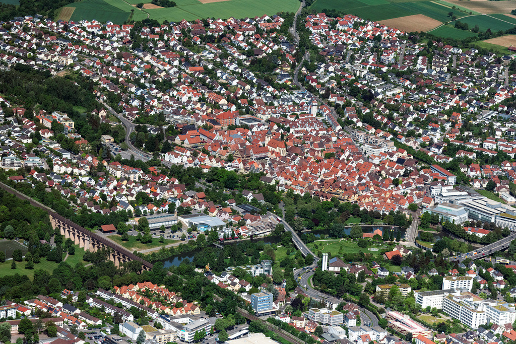 dr__0096928.jpg | BIETIGHEIM-BISSINGEN 19.05.2022 Stadtansicht des Innenstadtbereiches mit dem Enztalviadukt im Vordergrund in Bietigheim-Bissingen im Bundesland Baden-Württemberg, Deutschland. // City view on down town with dem Enztalviadukt in Vordergrund in Bietigheim-Bissingen in the state Baden-Wuerttemberg, Germany. Foto: Daniel Reiter