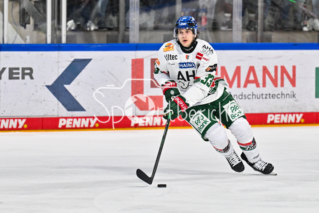 Nürnberg Ice Tigers - Augsburger Panther | am Puck Tim WOHLGEMUTH (Augsburger Panther 33), Einzelfoto / Freisteller, DEL: Nürnberg Ice Tigers - Augsburger Panther; PSD Bank Nürnberg ARENA am 12.09.2025