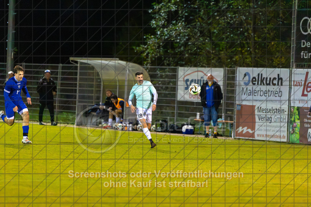 20261015_205140_0267_(c)_by_PhotoPeet | #,TSG Salach (türkis) vs. VfB Neuffen (blau), Fußball, Bezirksliga - Bezirk Neckar/Fils, 08. Spieltag, Saison 2026/2027, Rasensportplatz, Staufenecker Straße, 73084 Salach, 15.10.2026 - 19:30 Uhr,Foto: PhotoPeet / Sport- &amp; Eventfotografie / Peter Harich