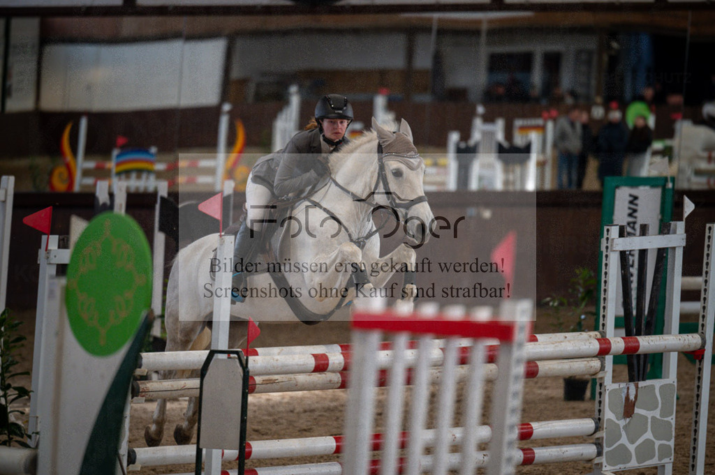 Hallenreittunier Voxtrup 2023 | Entdecke hochwertige Reitturnierfotos von Foto Oger. Professionell, emotional und authentisch – jetzt Lieblingsmomente im Shop bestellen.Deutschlandweite Turnierfotografie. - Realisiert mit Pictrs.com